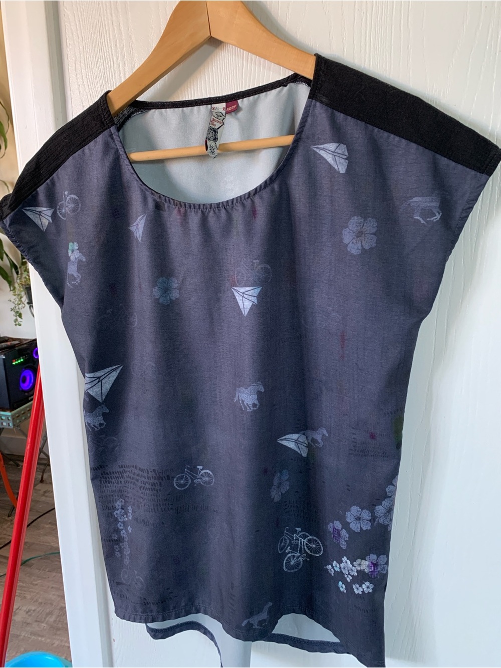 Women’s Dark Navy Printed Scoop Neck Top